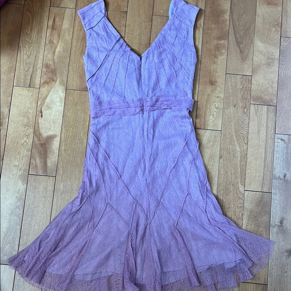 Zac Posen Lilac Midi Dress with Elegant Silhouette - Picture 3 of 4